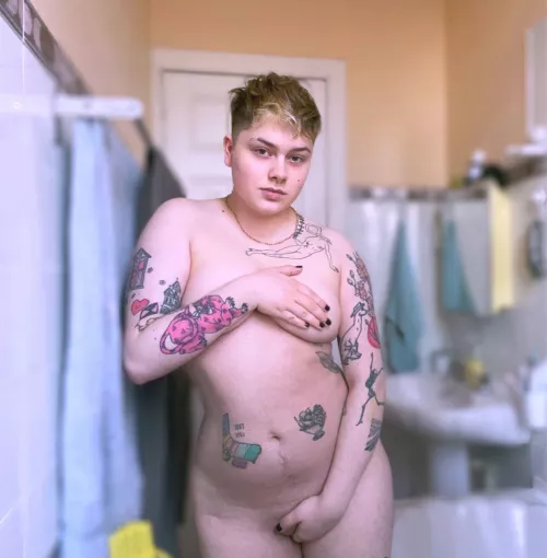 want me to move my hands? 🍒 by daisylilacx