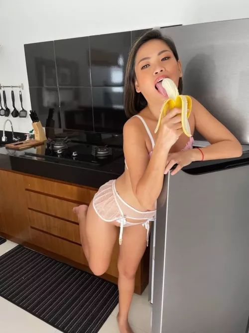 Want to eat something long and hard but my fridge is empty… by cgarciatyrd