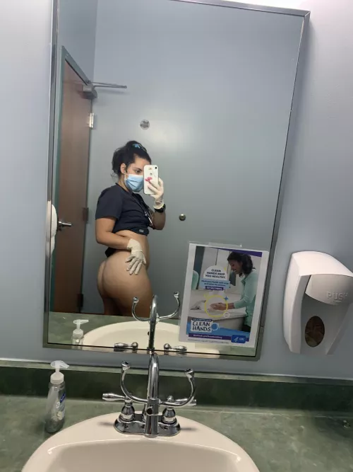 want to fuck a vet tech? by _daisie