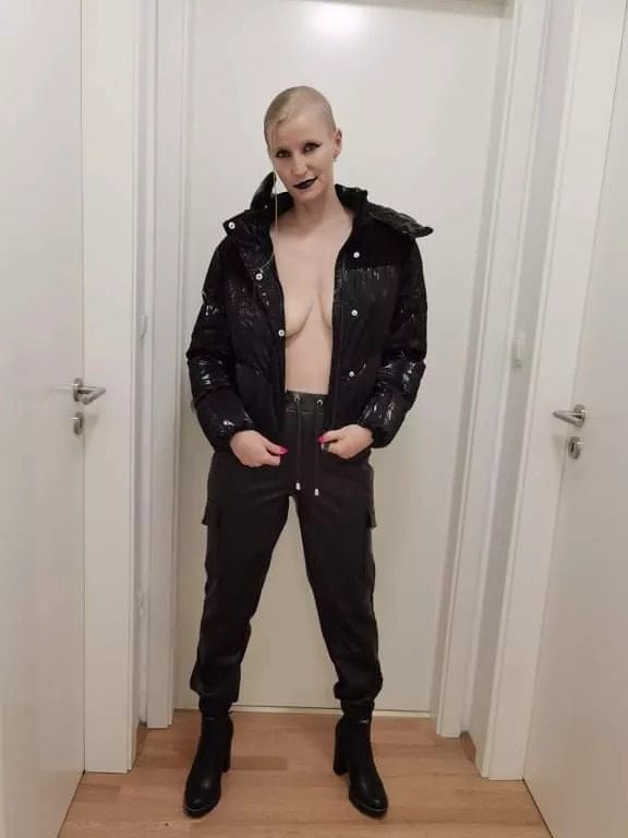 Want to see more on OF? 😈😈😈🍑🍑🍑 posted by krutezna