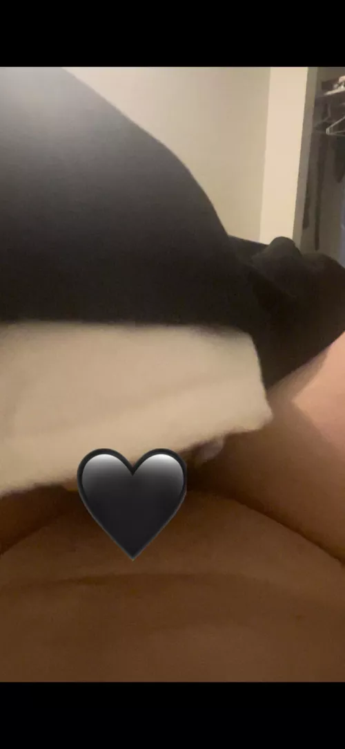 Want to see my bestfriend eat my pussy? 👅💦 3 new subscribers and I’ll post it on my onlyfans😈 Link is in my profile 🔗🖤 by Peachybaby69_