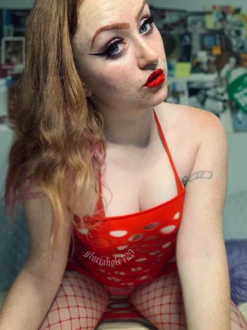 want to see this lipstick around the base of your dick? by gloriahole420