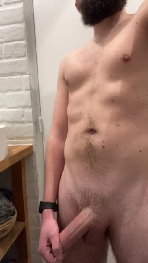 Want to see what’s under the hand ? by RelyonThom