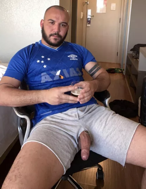 Want to suck me while I drink my beer? 25yo Brazilian here. by mineirobh