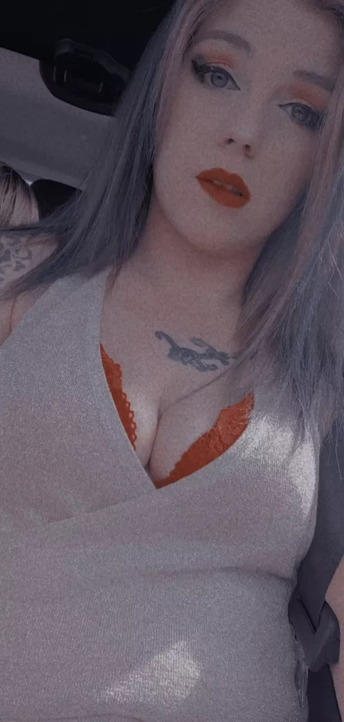 Warehouse working milf. Just want to get home and chat with everyone as dirty as me 🥵🤤 by Littlevixen97