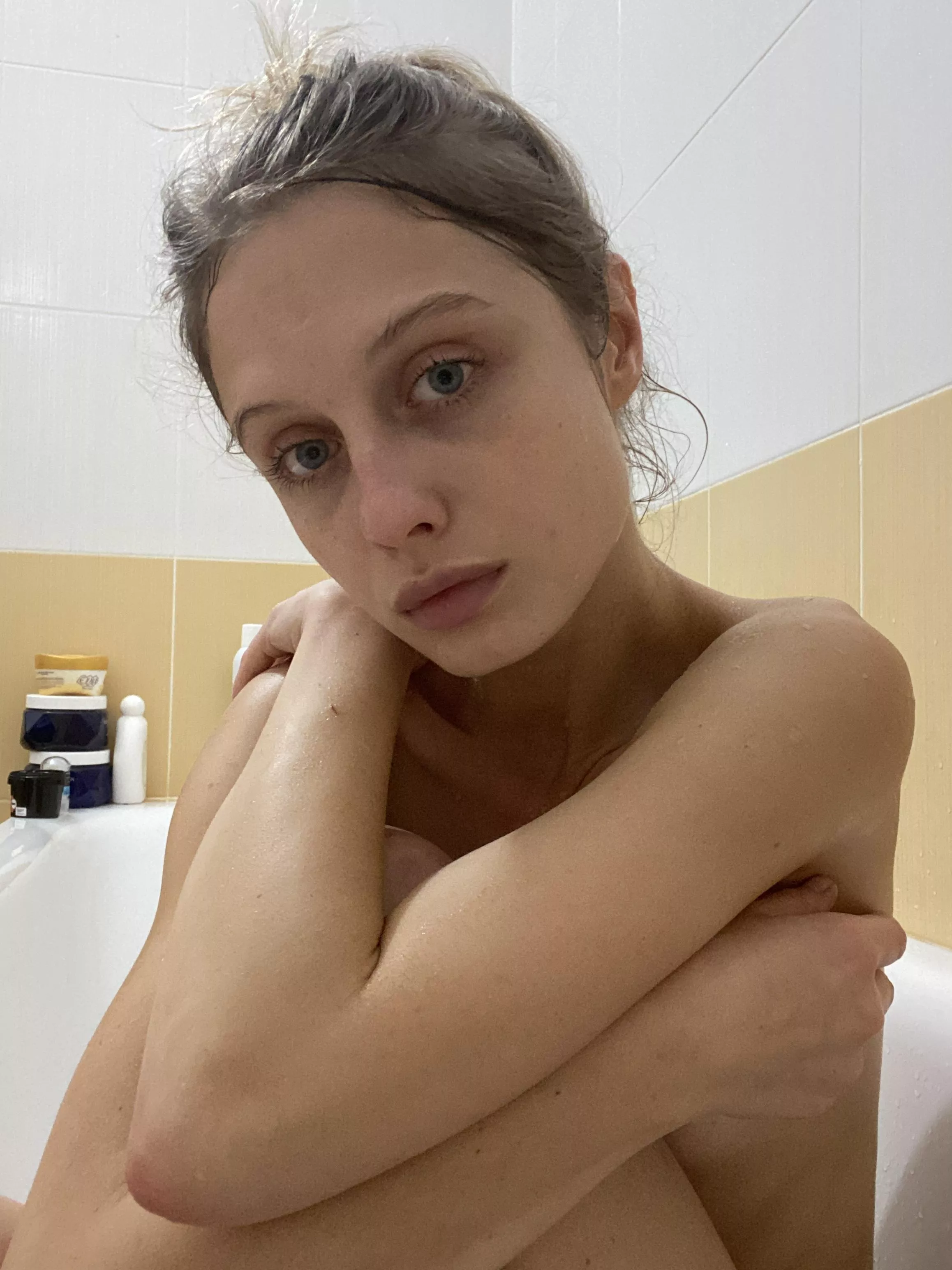 Warm me up? ❄️ posted by amelielou