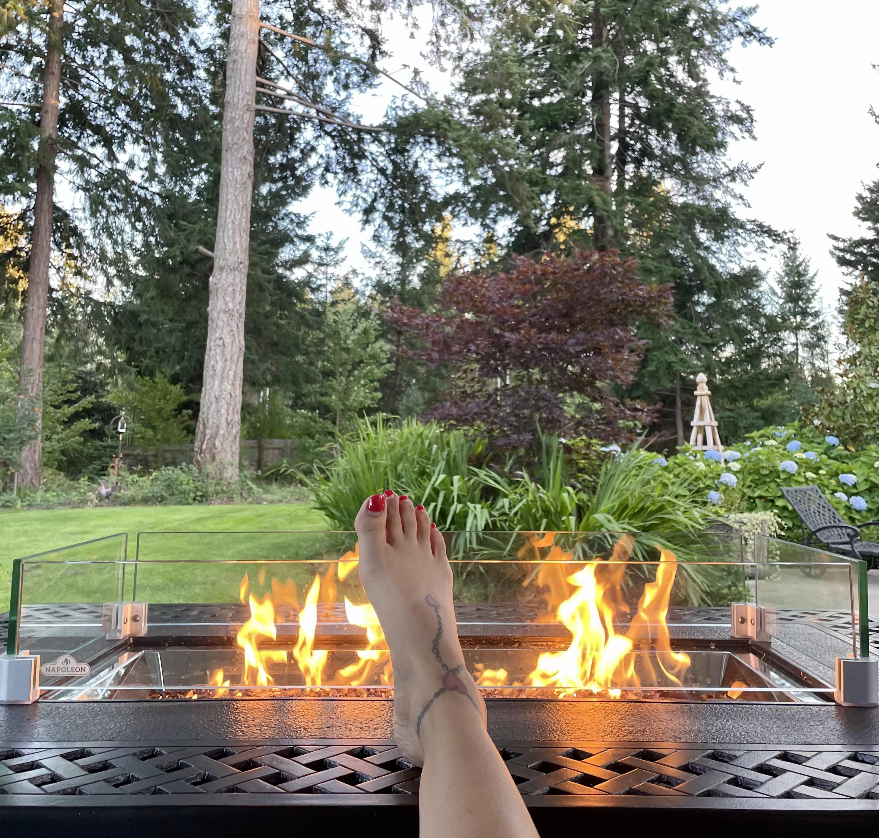 Warm toes posted by Jennii-ticket
