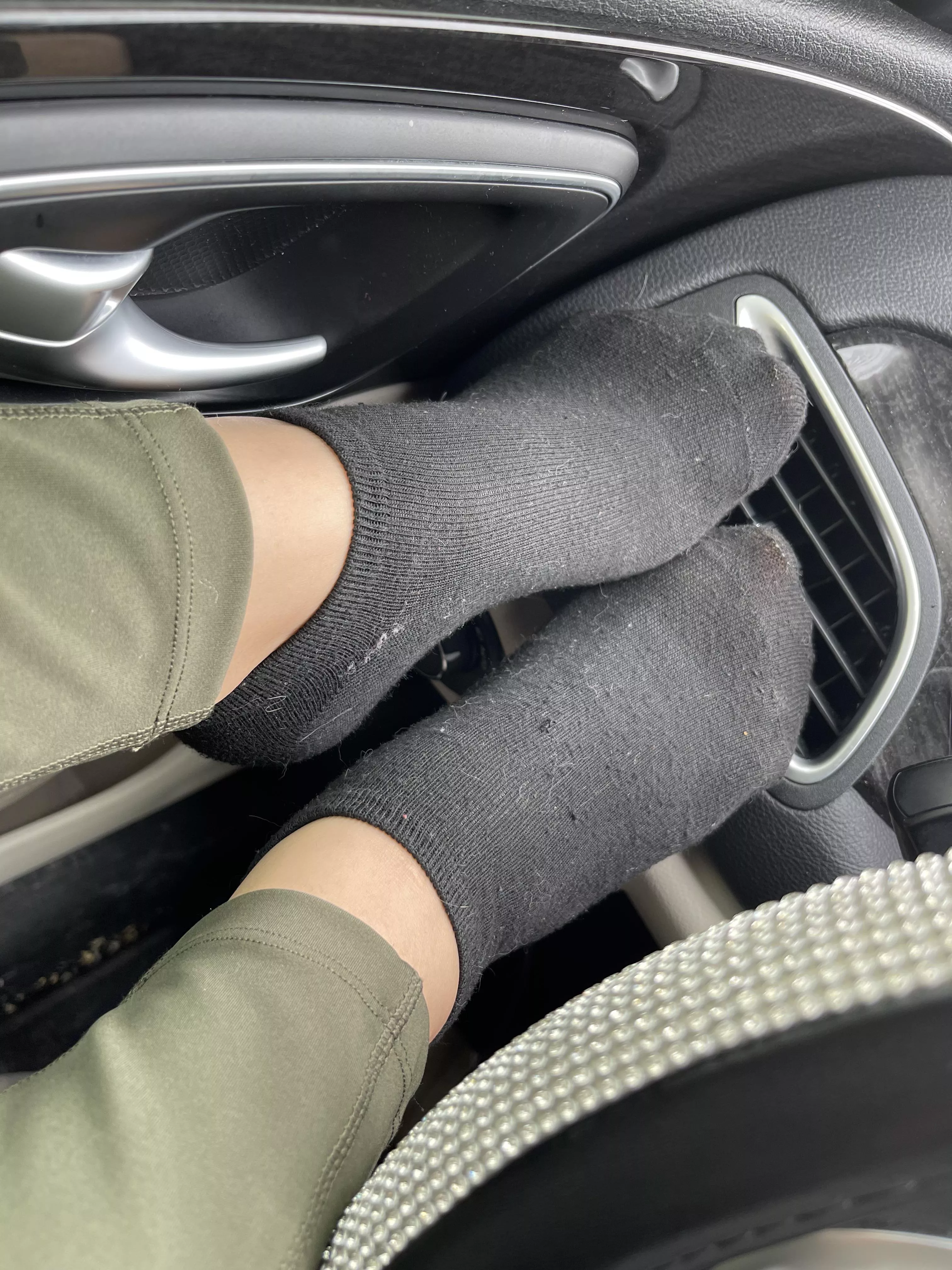 Warm up my toes for me 💋 posted by JustAPrettyJ