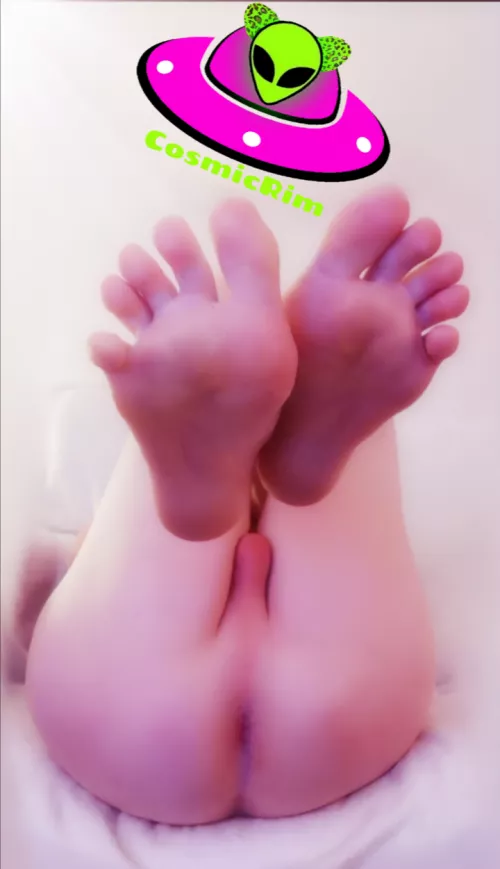 Was feeling slutty...you can all have a go of my ass and soles xxx by CosmicRim