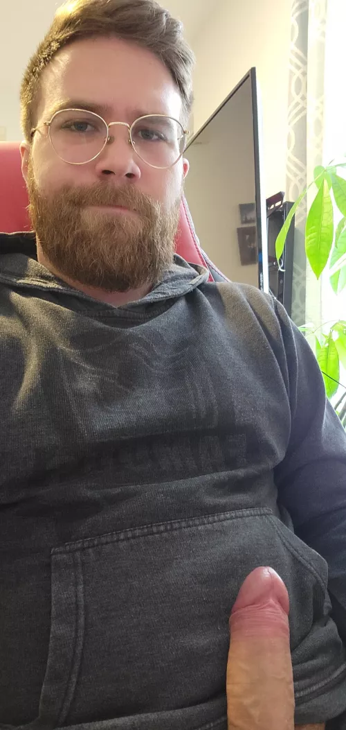 was supposed to be working but my cock had other priorities by hairyMtl