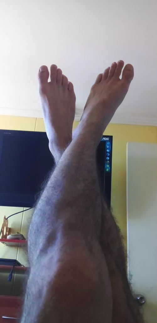 Was told once that they liked my feet because they looked decent, and it was such a weird (but nice?) compliment xd. What do you guys think? by Illustrious-Fun-5010