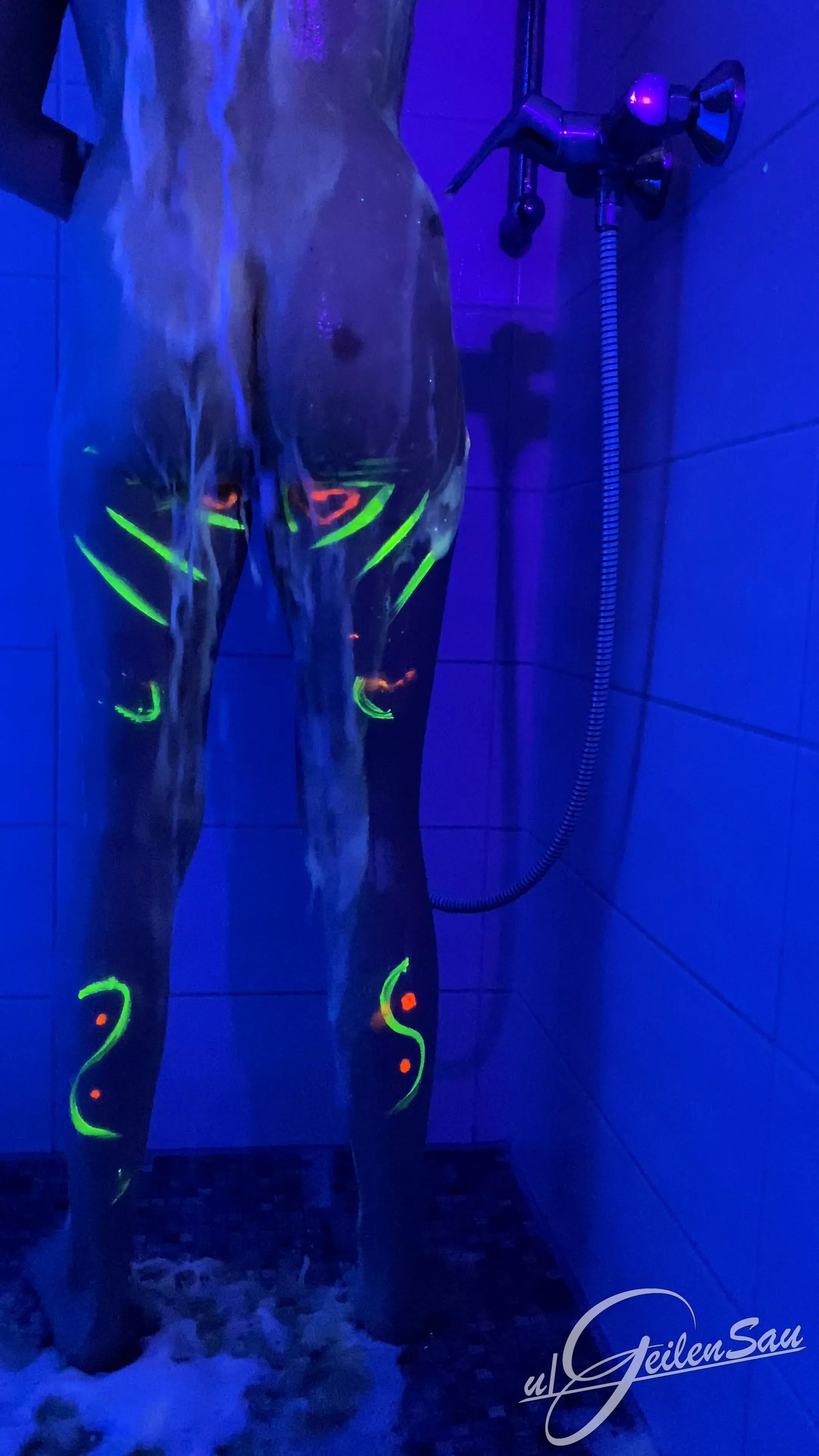 Washing off the black light 😊 posted by Geilensau