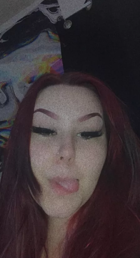 Watch me piss the bed by Dinoprvncess