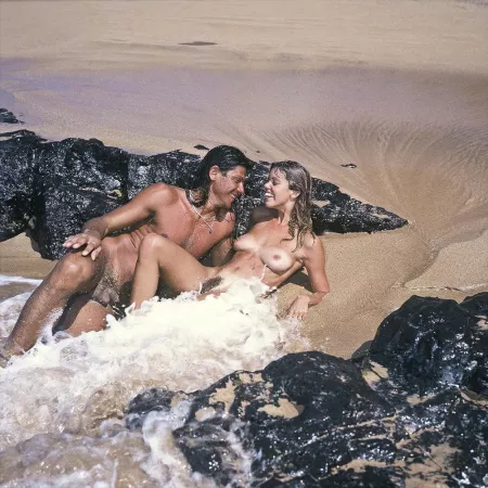 Waves by NaturistPictures