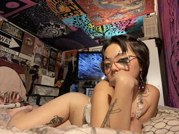 We could have some fun in my bed ;) by Melancholiclover420