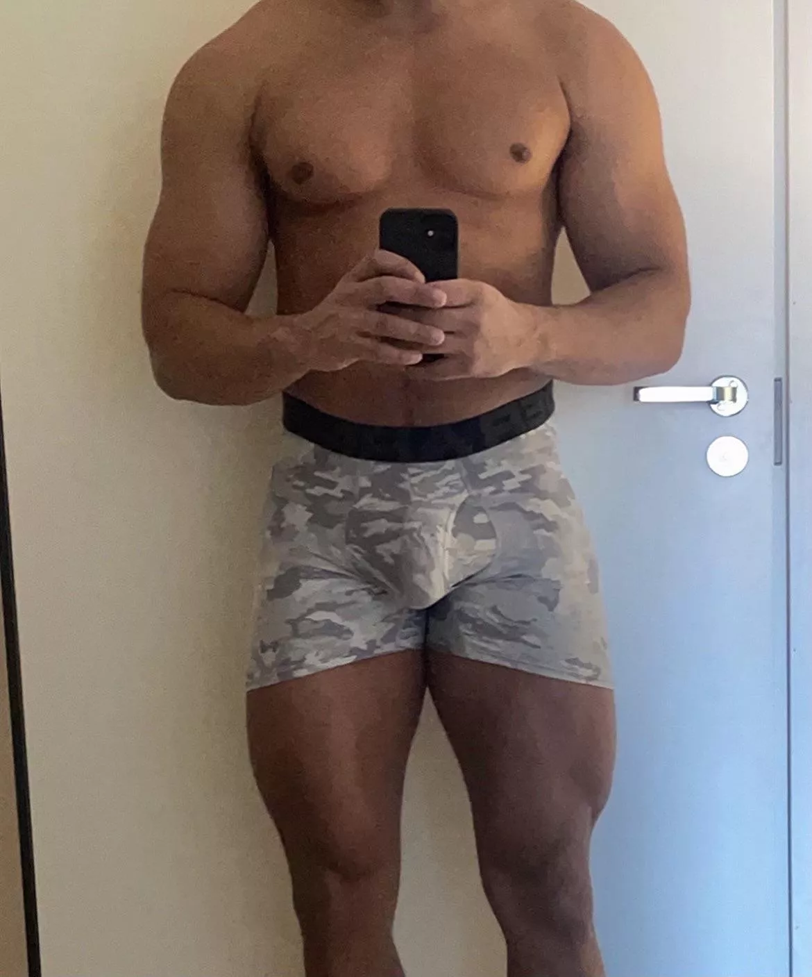 We meet at the locker room wyd? posted by hungOliver