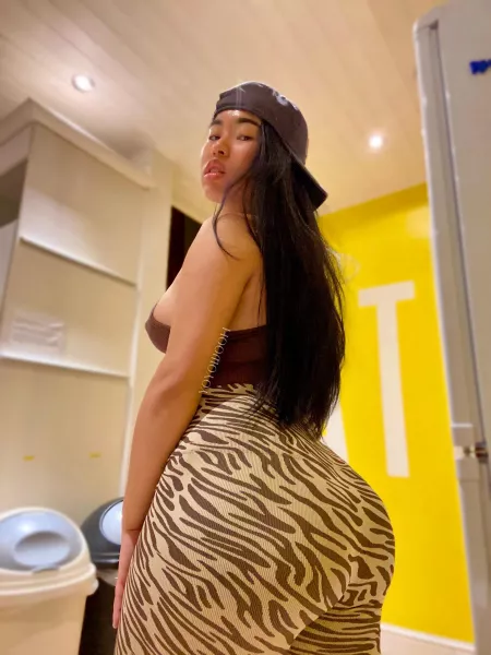 We r living close,shall we hangout sometimes? by yoyowooh