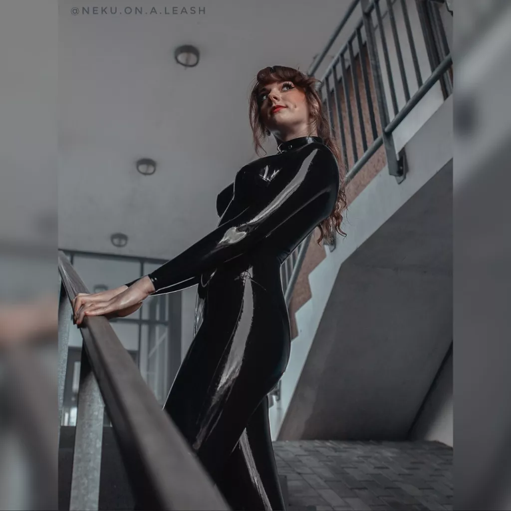 Wearing latex outside is a really special feeling 🖤🌱 Photo by @mai.captures posted by Neku_On_A_Leash