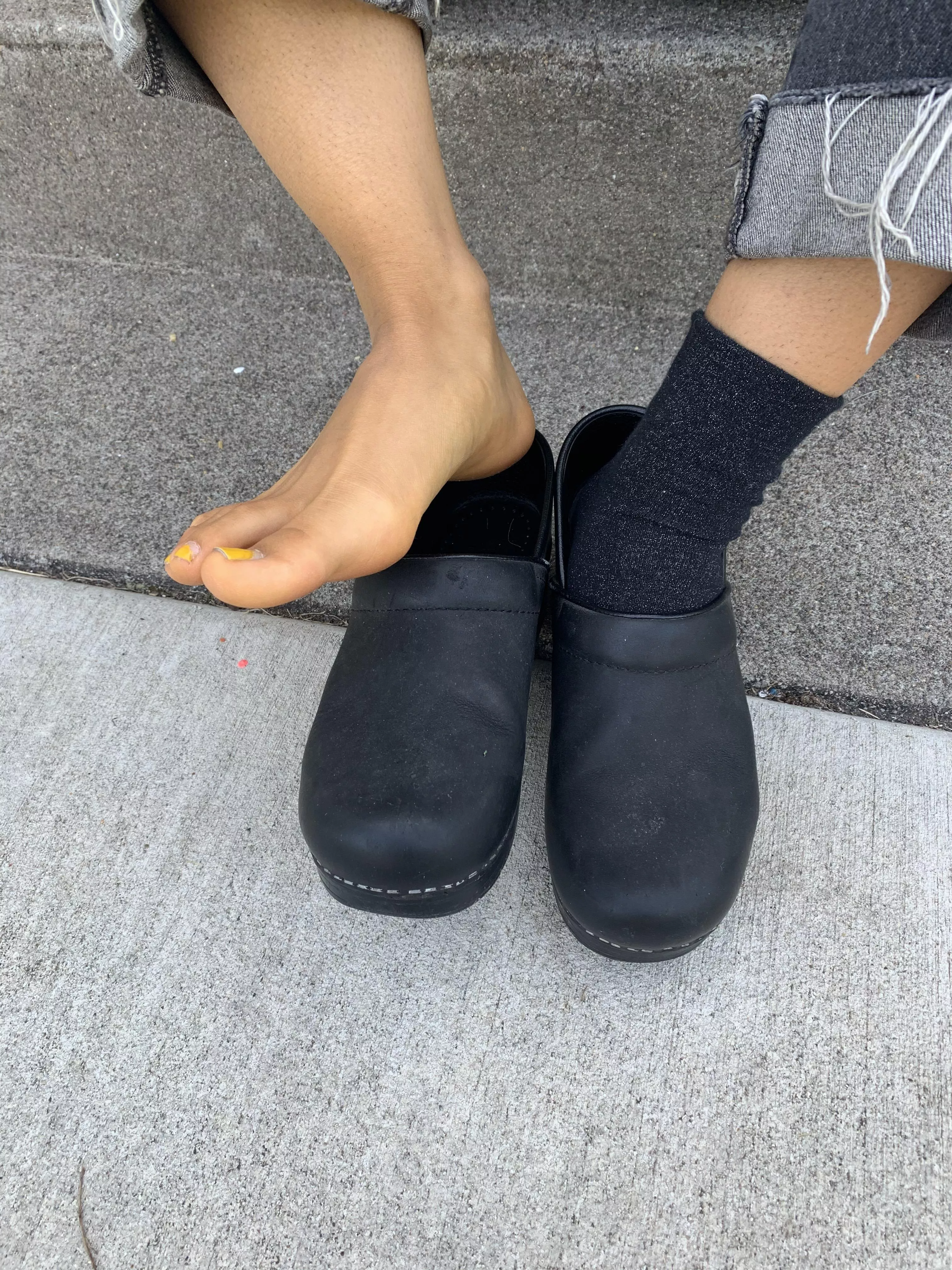 Wearing my clogs to work today, anyone want the socks? ♥ [asianfeet] posted by cherryblossombabyy