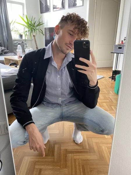 Weekend couldn‘t come soon enough by Unrealviruz