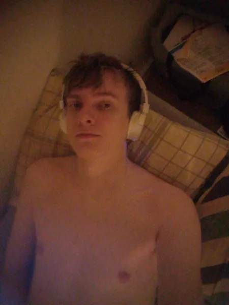 Weekend makes me feel kinda nice by RuneMixu