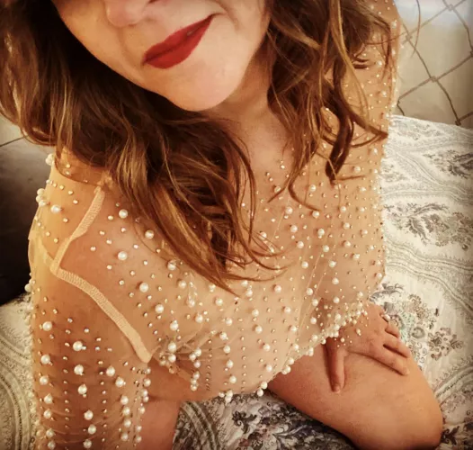 Weekend Pearls 54yo (f)emale by Lynnzertart1