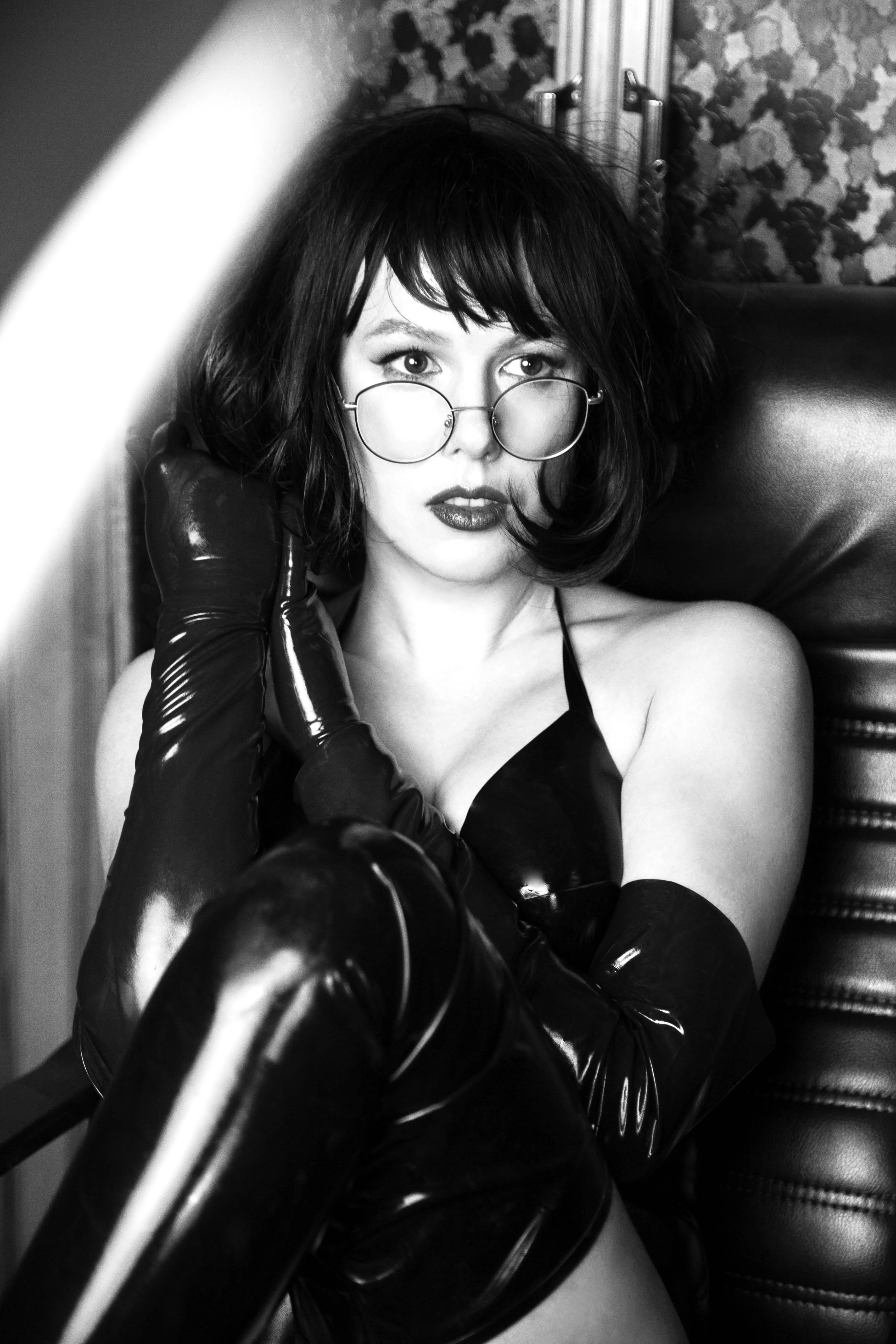 Weekend promo, 3 $ for the next 10 subscribers 🔥 latex, leather, nudes and a lot more 💗 link in comments. Enjoy 💋 posted by Niamh_Satie