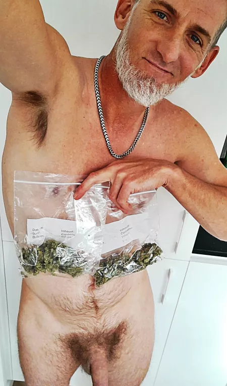 Weekend ready, anyone in Belgium 🇧🇪? 🚬 by Bare_hard_raw