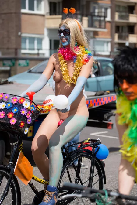 Weird-o-rama. by devilbunnies