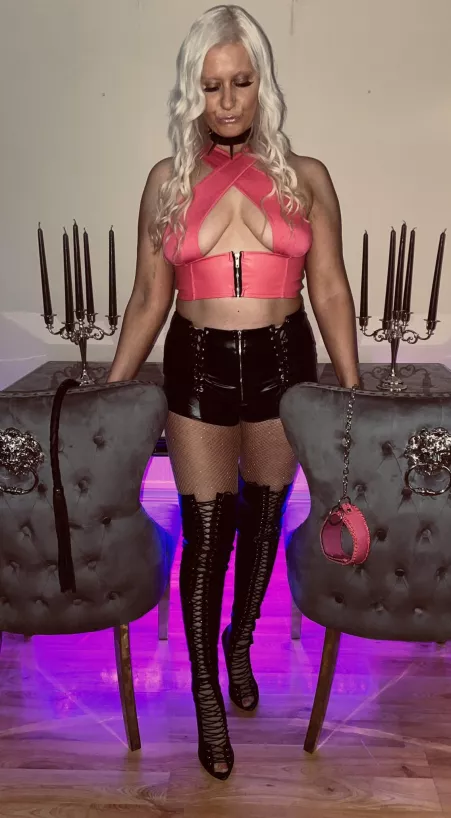 Welcome to the lion’s den…do you dare to come play? by sparkly-and-savage