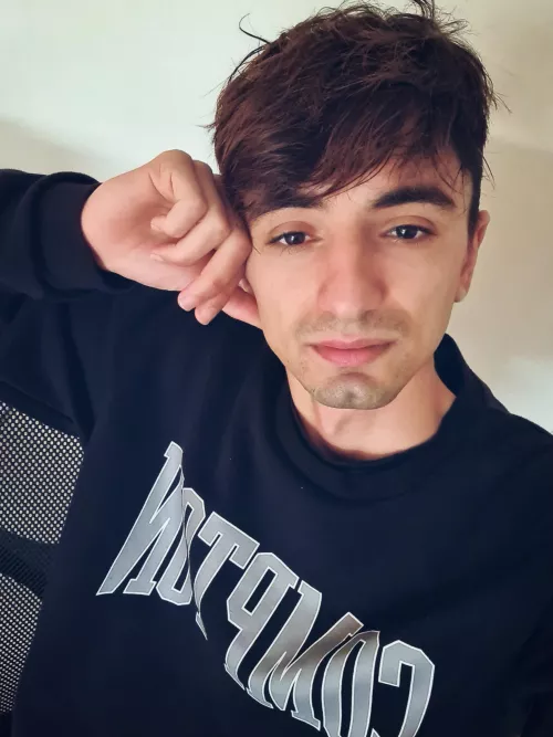 Well, boring Sundays. Need some attention 🤣🤷‍♂️ by in18plus