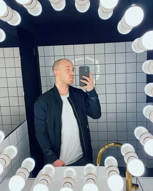 well good morning to me 🥵 by peachfromserbia