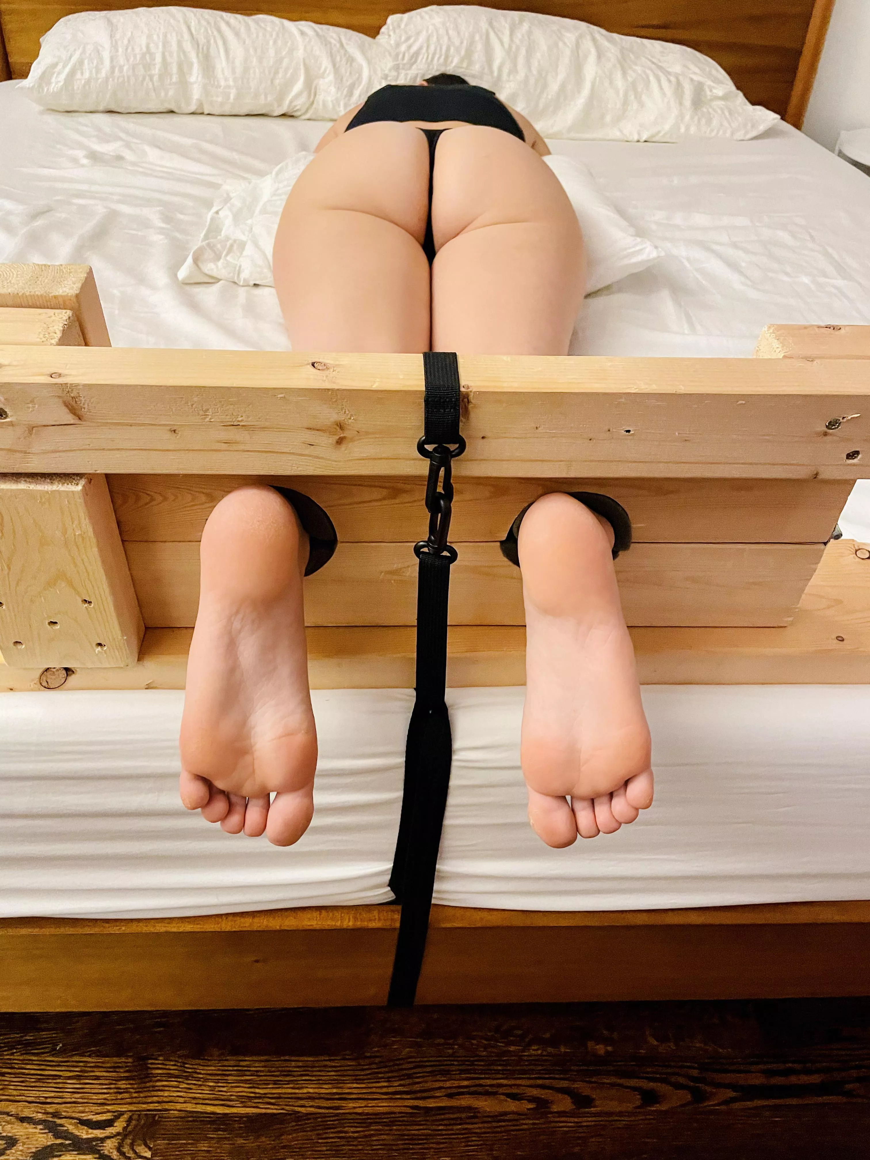 Well, the final score was 33-18 GEORGIA 🤯, so it looks like I’m getting tickled for 15 minutes- haven’t had the stamina to go that long before 👀, so wish me luck!! ❤️🖤 posted by your_alexis