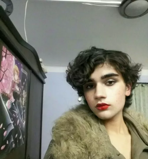 Went for a regal look. Do I look like it? 🥰🥰 by headpatsstarved