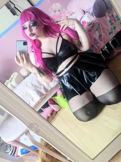 Went for some darker makeup <3 by littlestpinkie