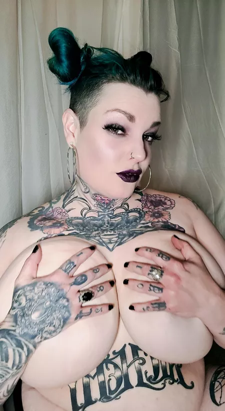 Went full face today. Love my highlight!!! 💋🖤🔪 by Christina_Chaos