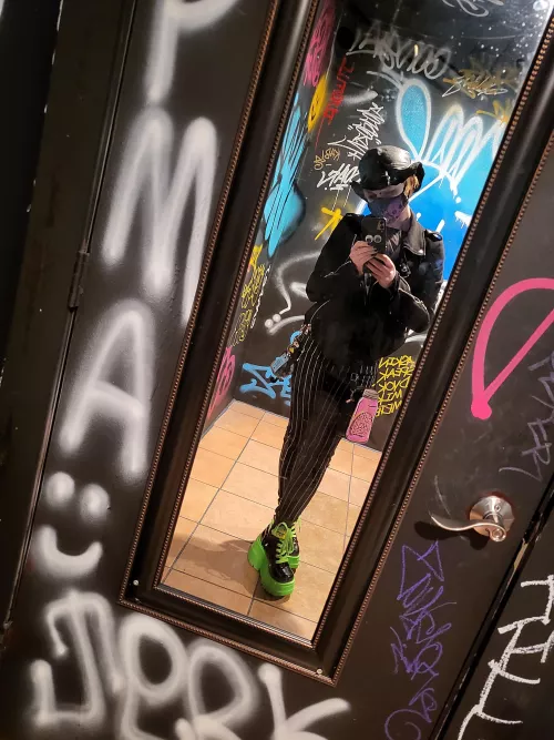 Went to a bar opening tonight found out 7seconds are playing shows again by circuspixie