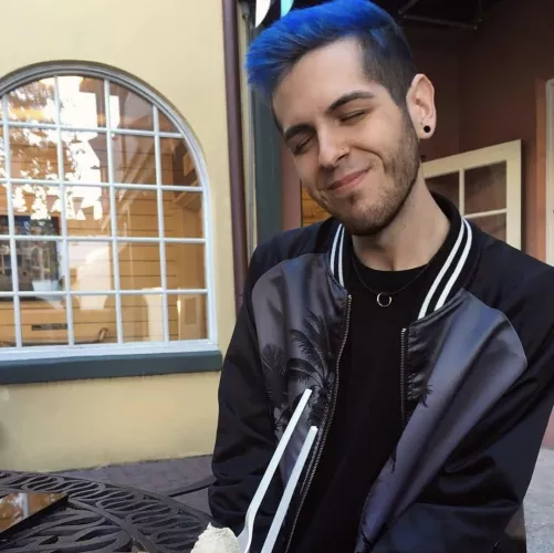 Went to a cute little ice cream shop today ☺️ hope everyone’s having a good weekend! by aBlueHeaven