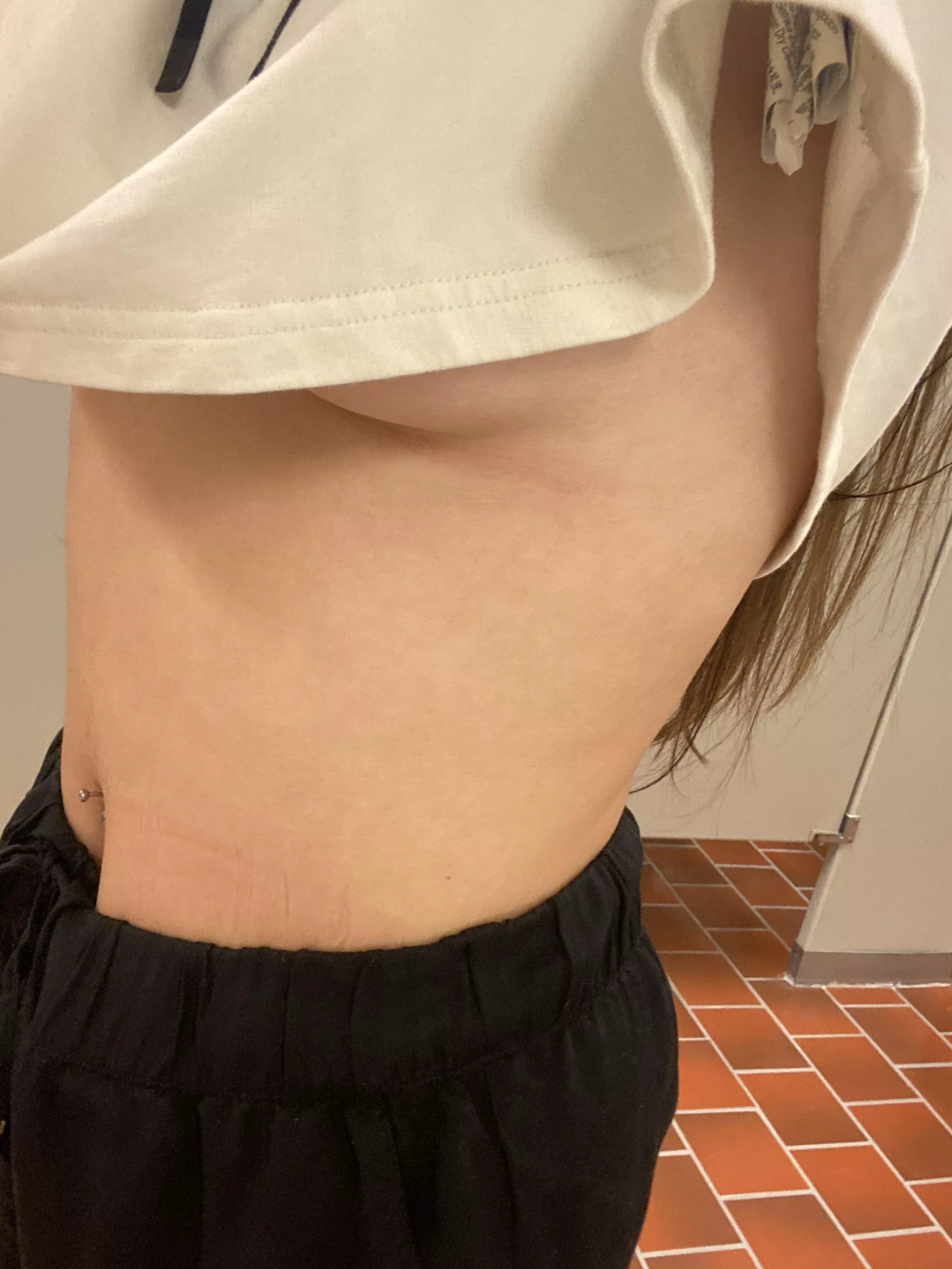 We’re sitting in class next to each other, I lift my arm up and you see this… wwyd? posted by Snoo_79206