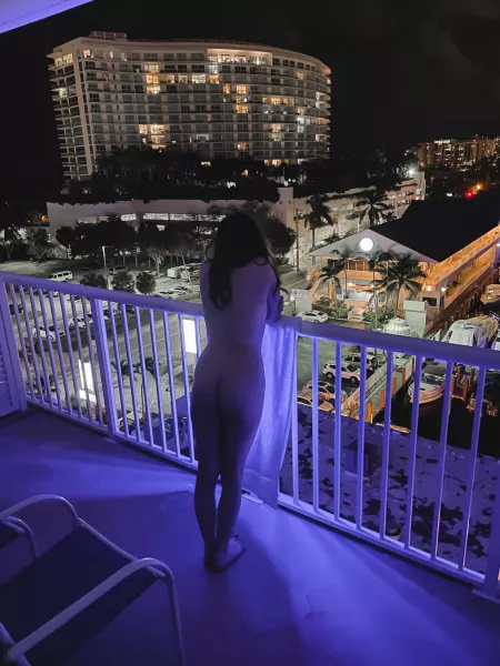 What a bootyful view by Illuminatingwmn