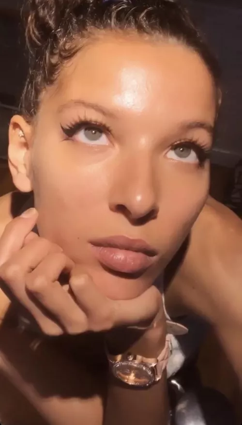 What a face to nut 💦 on! by Professional_Elk8082