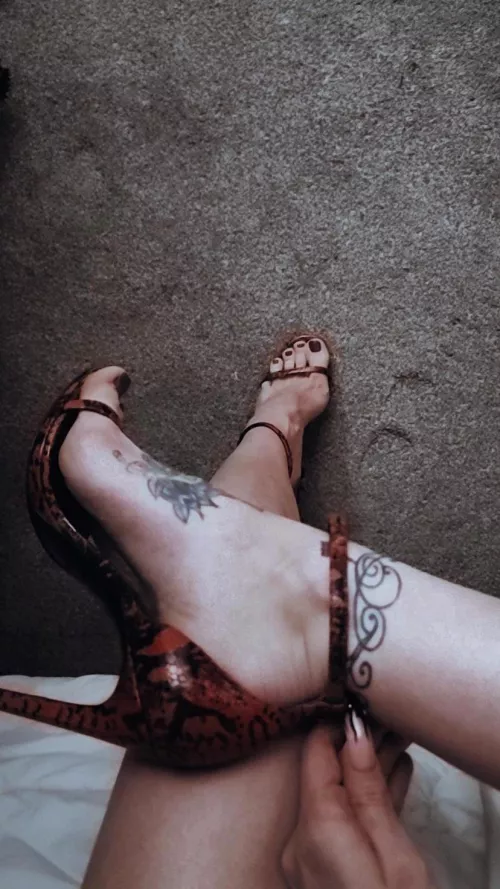 What a long day in these, anyone want to help take them off? What would you do to them after? 👠💦 by TeesToesxoxo