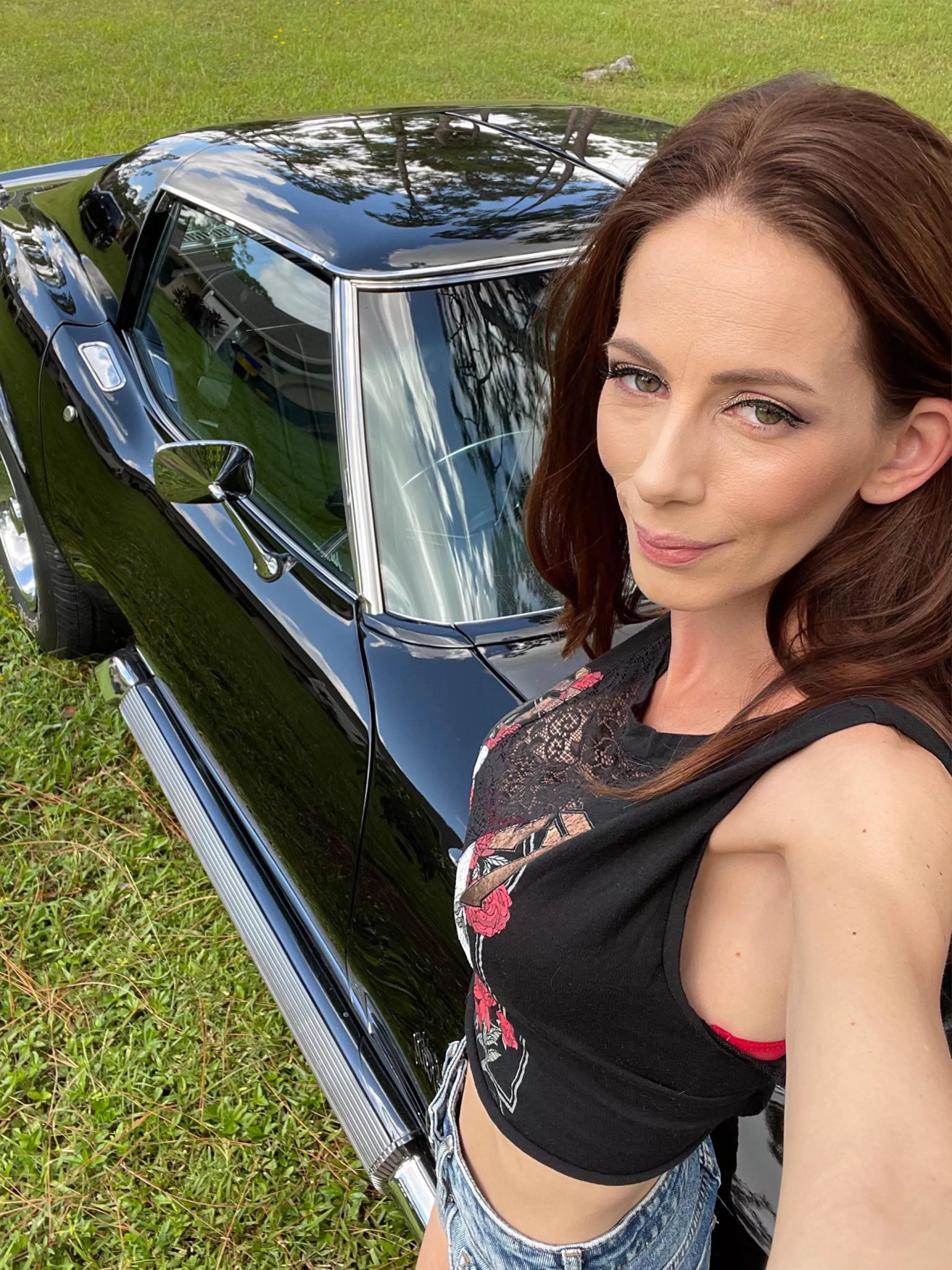 What, a mom of 3 can’t drive a ‘71 stingray? 😉 I can if the kids are in school! posted by milfruby