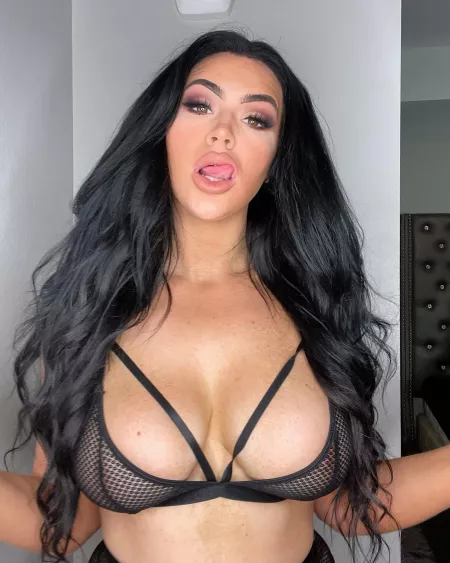 What am i thinking 😈 by miaabadixxx