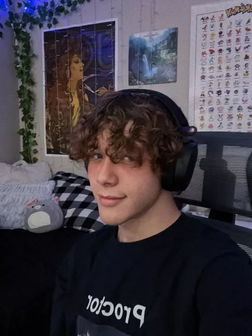 what are we playing tonight gaymers? :) peep the new headset! by g4rnish