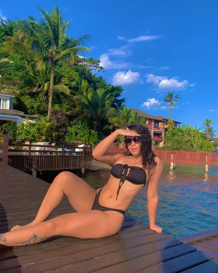 What are you doing for dinner tonight? Wanna eat me out? 🥵❤️ posted by Dry-Phrase3955