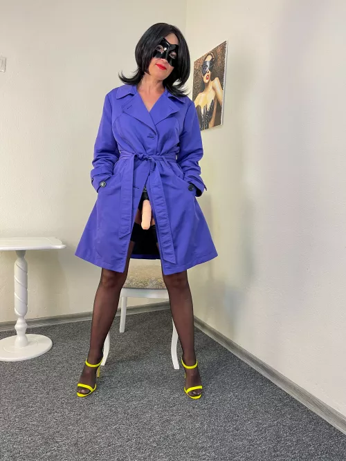 What are you watching? Get on your knees and open your mouth by Lady-Dirty