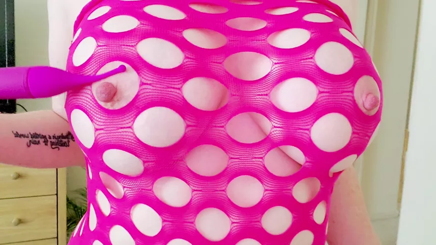 What are your thoughts as you look at me right now? by Buttonsnbows8