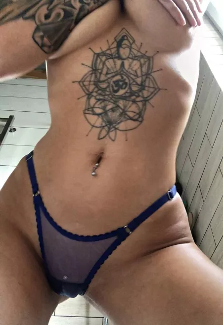 What do decent girls do in the shower ?) by Veronika_Wonka