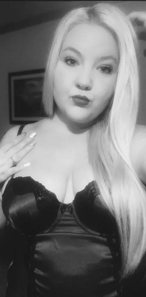 What do I wear in bed? Why, Chanel No. 5, of course by kaciegrey